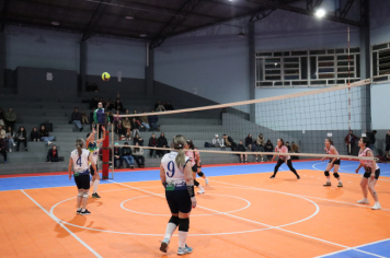 Foto - PREMIAÇÃO DO CAMPEONATO MUNICIPAL DE VÔLEI FEMININO