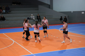 Foto - PREMIAÇÃO DO CAMPEONATO MUNICIPAL DE VÔLEI FEMININO