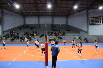 Foto - PREMIAÇÃO DO CAMPEONATO MUNICIPAL DE VÔLEI FEMININO