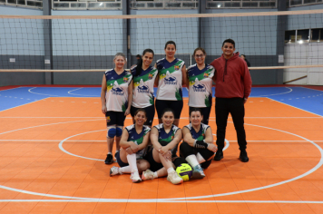 Foto - PREMIAÇÃO DO CAMPEONATO MUNICIPAL DE VÔLEI FEMININO