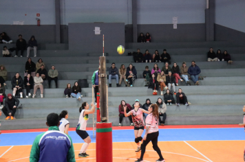 Foto - PREMIAÇÃO DO CAMPEONATO MUNICIPAL DE VÔLEI FEMININO