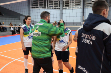 Foto - PREMIAÇÃO DO CAMPEONATO MUNICIPAL DE VÔLEI FEMININO