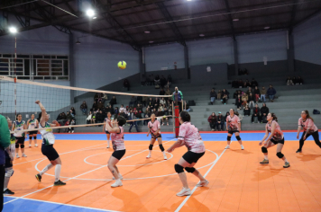 Foto - PREMIAÇÃO DO CAMPEONATO MUNICIPAL DE VÔLEI FEMININO