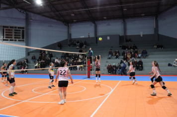Foto - PREMIAÇÃO DO CAMPEONATO MUNICIPAL DE VÔLEI FEMININO