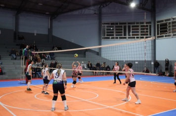 Foto - PREMIAÇÃO DO CAMPEONATO MUNICIPAL DE VÔLEI FEMININO