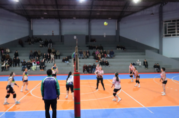 Foto - PREMIAÇÃO DO CAMPEONATO MUNICIPAL DE VÔLEI FEMININO