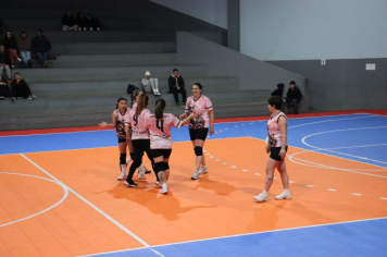 Foto - PREMIAÇÃO DO CAMPEONATO MUNICIPAL DE VÔLEI FEMININO