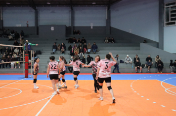 Foto - PREMIAÇÃO DO CAMPEONATO MUNICIPAL DE VÔLEI FEMININO