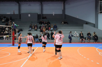Foto - PREMIAÇÃO DO CAMPEONATO MUNICIPAL DE VÔLEI FEMININO