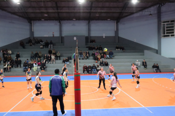 Foto - PREMIAÇÃO DO CAMPEONATO MUNICIPAL DE VÔLEI FEMININO