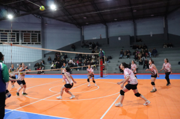 Foto - PREMIAÇÃO DO CAMPEONATO MUNICIPAL DE VÔLEI FEMININO