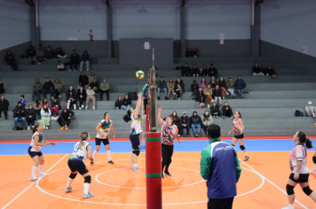 Foto - PREMIAÇÃO DO CAMPEONATO MUNICIPAL DE VÔLEI FEMININO
