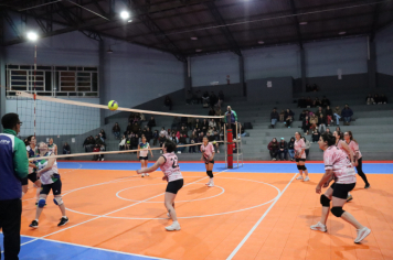 Foto - PREMIAÇÃO DO CAMPEONATO MUNICIPAL DE VÔLEI FEMININO