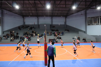 Foto - PREMIAÇÃO DO CAMPEONATO MUNICIPAL DE VÔLEI FEMININO