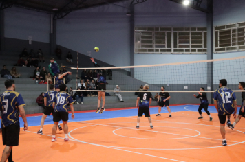 Foto - PREMIAÇÃO DO CAMPEONATO MUNICIPAL DE VÔLEI MASCULINO