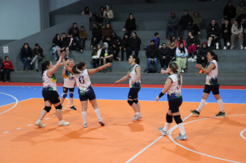 Foto - PREMIAÇÃO DO CAMPEONATO MUNICIPAL DE VÔLEI FEMININO
