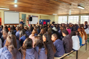 Assistência Social realiza encontro de orientação com estudantes do Colégio Jorge Queiroz Netto
