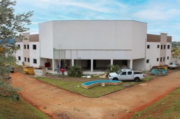 Parada há muitos anos, obra de prédio administrativo é retomada pela Prefeitura