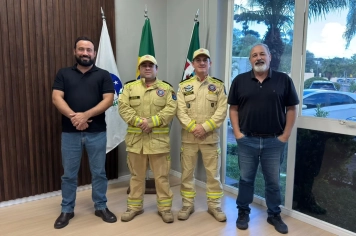 Prefeitura de Piraí do Sul recebe novo comandante do Corpo de Bombeiros de Castro e discute ações de prevenção e combate a incêndios