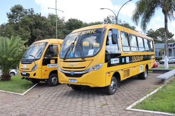 Prefeitura de Piraí do Sul recebe dois novos ônibus escolares e reforça investimentos na Educação