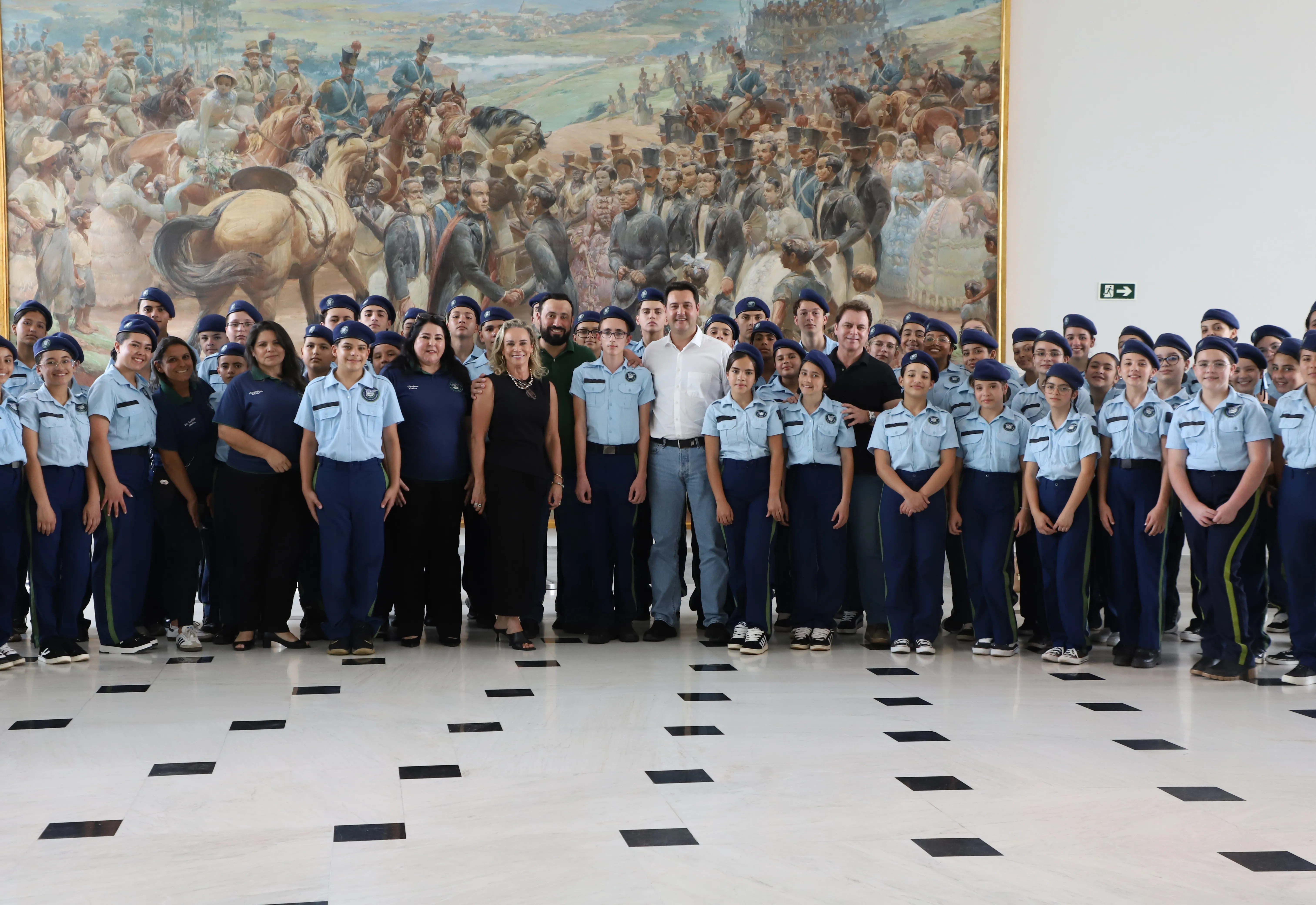 Governador Ratinho Junior convida Coral de Piraí do Sul para o  Verão Maior Paraná após apresentação no Palácio Iguaçu