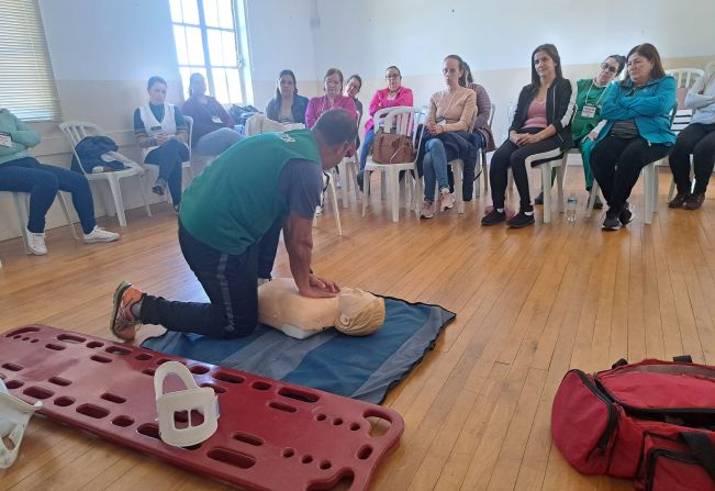 Capacitação em Primeiros Socorros: Preparando Educadores para Emergências