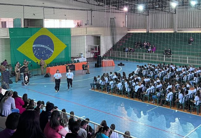 190 estudantes participam da formatura do PROERD