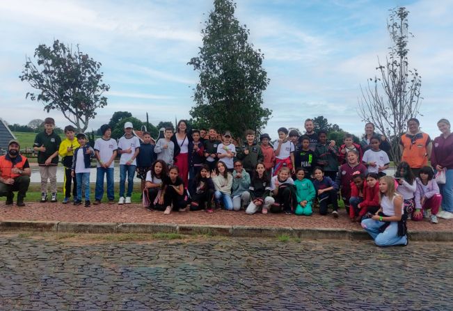 Escolas visitam Carambeí para uma atividade complementar sobre Meio Ambiente