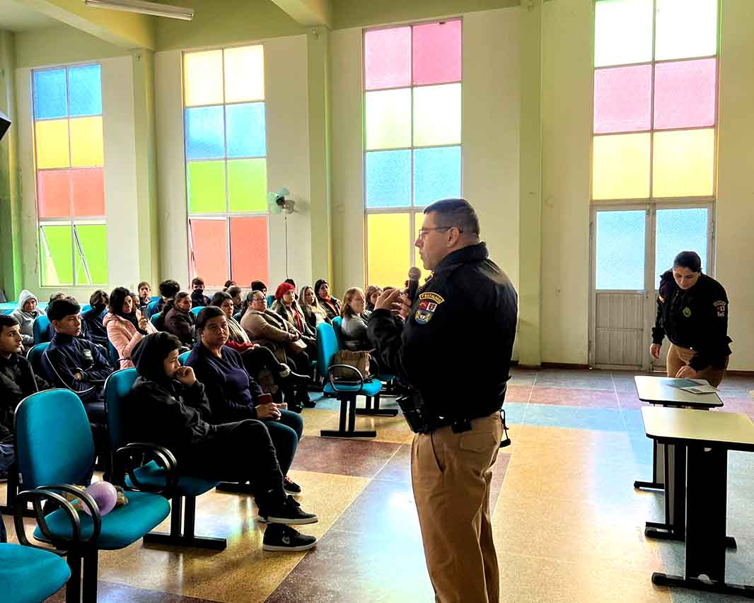 Patrulha Maria da Penha ministra palestra de conscientização sobre violência doméstica