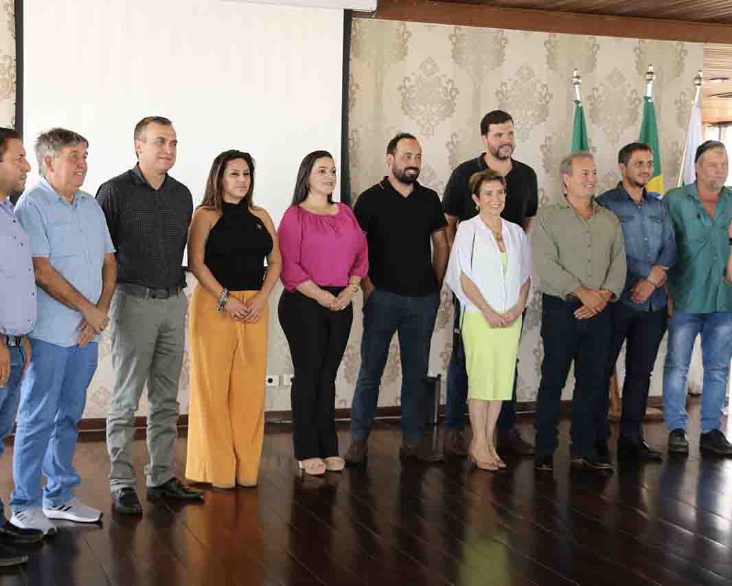 Prefeito Henrique Carneiro é aclamado como novo presidente da AMCG