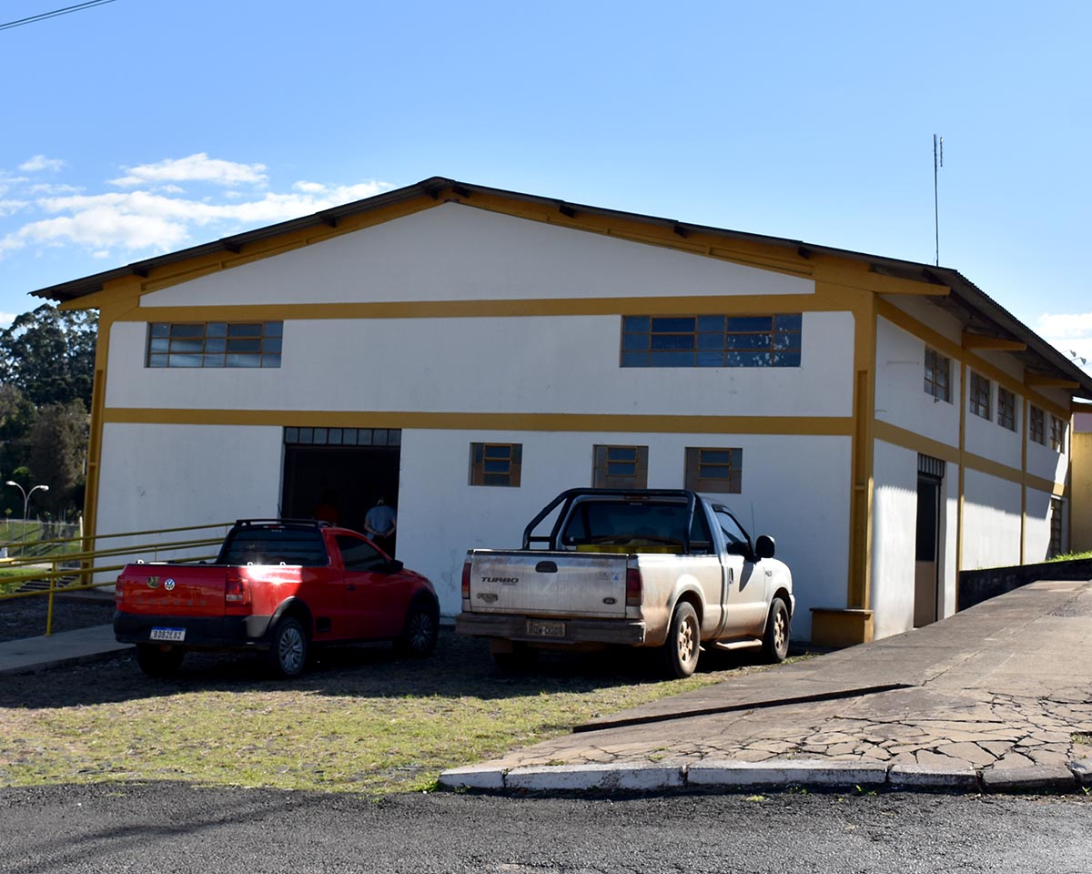 Prefeitura entrega prédio da Feira do Produtor reformado