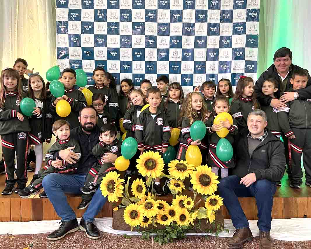 Prefeitura entrega uniformes para todos os alunos da Rede Municipal de Educação de Piraí do Sul