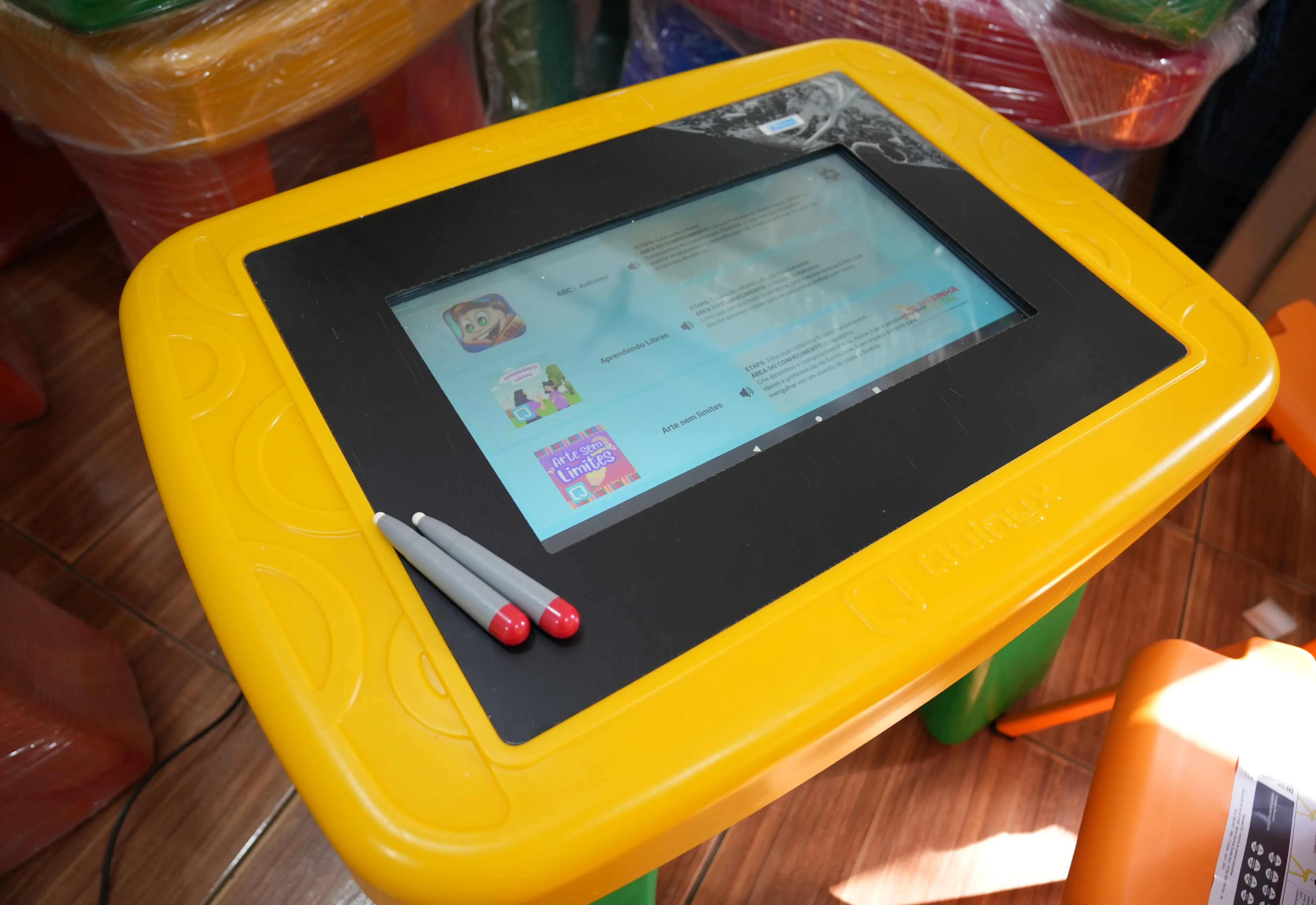 Mesas Digitais: Prefeitura investe cerca de R$ 1,2 mi em inovação para a educação municipal