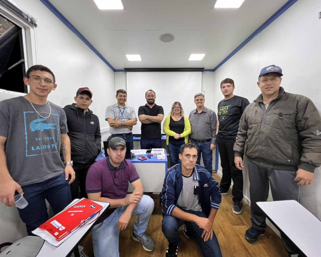 Iniciaram os Cursos da Carreta do Conhecimento do SENAI em Piraí do Sul