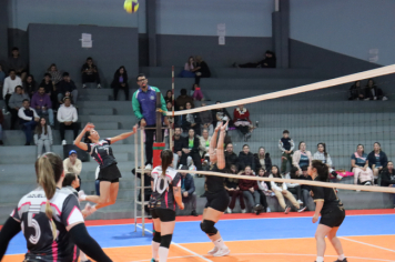Foto - CAMPEONATO MUNICIPAL DE VÔLEI FEMININO 