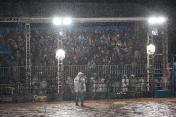 Foto - 4º PIRAÍ RODEO FEST - LEONARDO