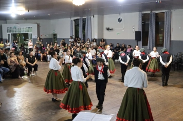 Prefeitura Municipal e Secretaria de Educação e Cultura promovem formatura de Dança Gaúcha aos alunos da rede municipal de educação