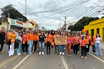 Passeata silenciosa marca o Maio Laranja em Piraí do Sul
